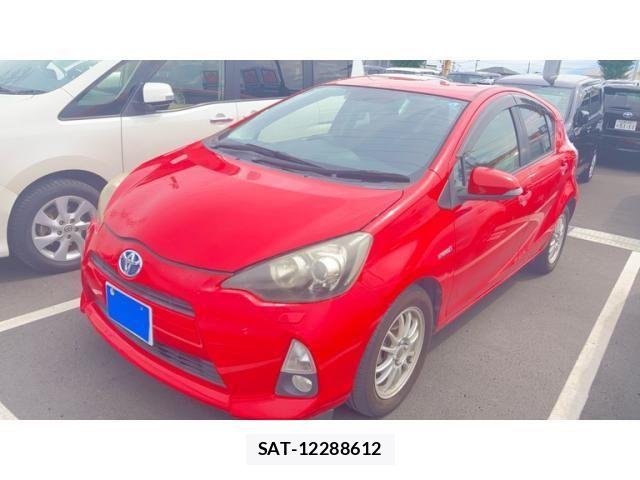 Toyota AQUA 2013-01 8228885-0