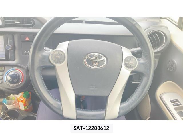 Toyota AQUA 2013-01 8228885-11