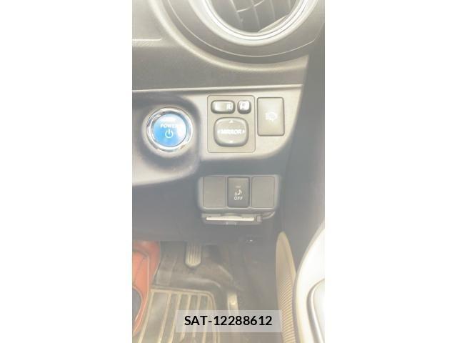 Toyota AQUA 2013-01 8228885-12