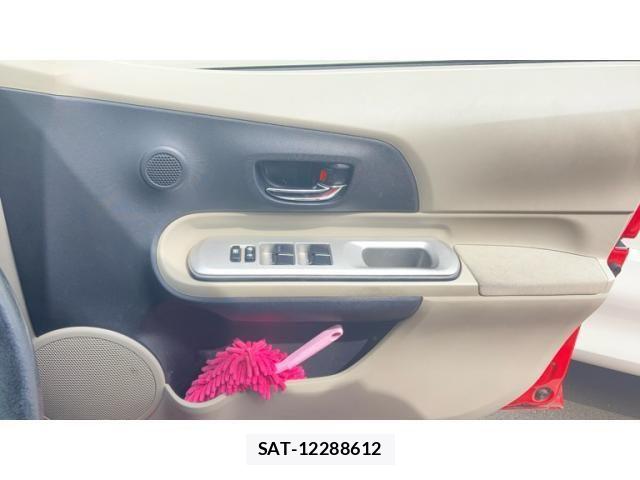 Toyota AQUA 2013-01 8228885-13