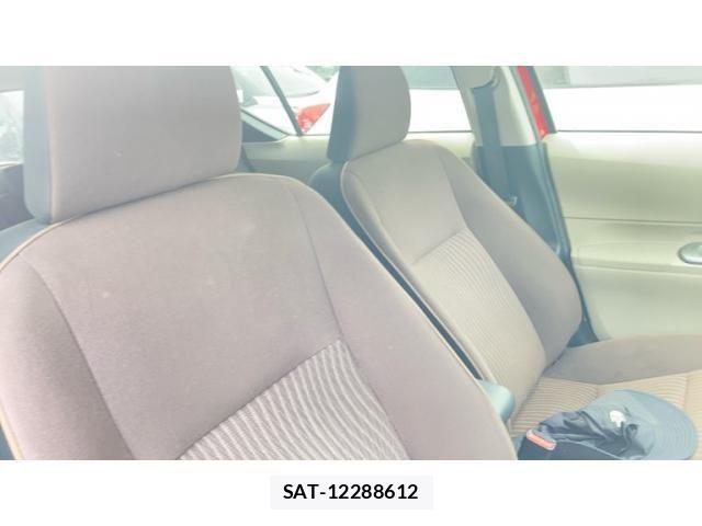 Toyota AQUA 2013-01 8228885-15