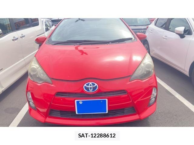 Toyota AQUA 2013-01 8228885-1