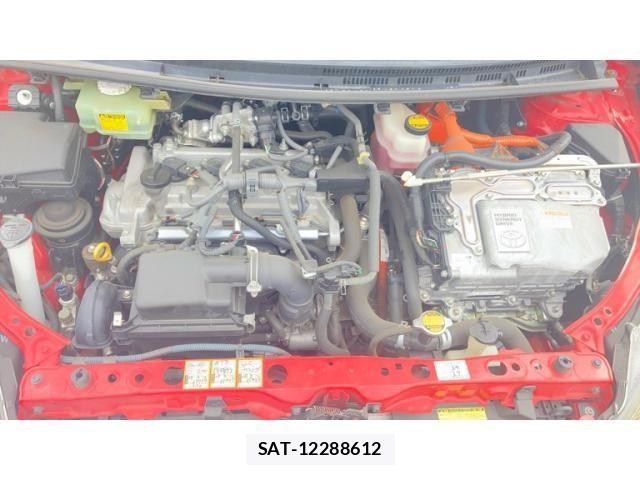 Toyota AQUA 2013-01 8228885-19