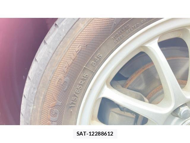 Toyota AQUA 2013-01 8228885-21