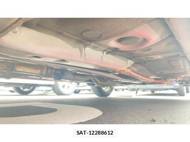 Toyota AQUA 2013-01 8228885-22