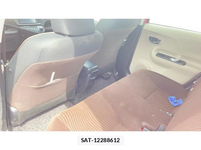 Toyota AQUA 2013-01 8228885-24
