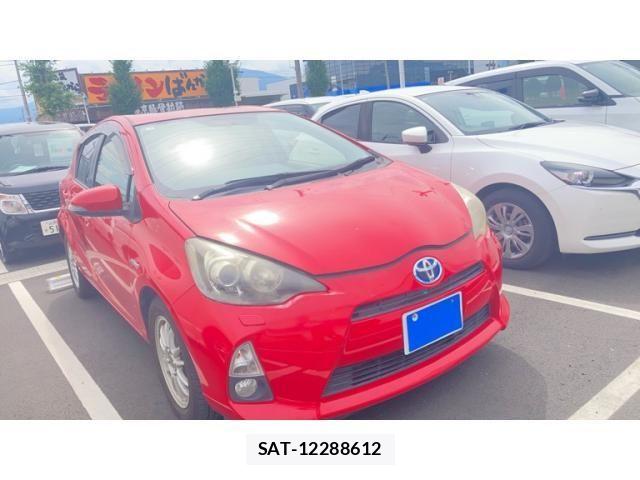 Toyota AQUA 2013-01 8228885-2