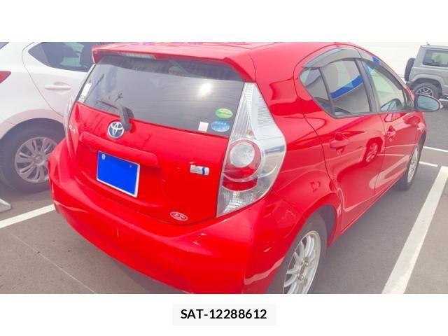 Toyota AQUA 2013-01 8228885-5