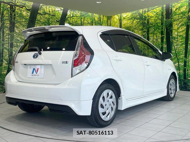 Toyota AQUA 2017-05 8228862-16