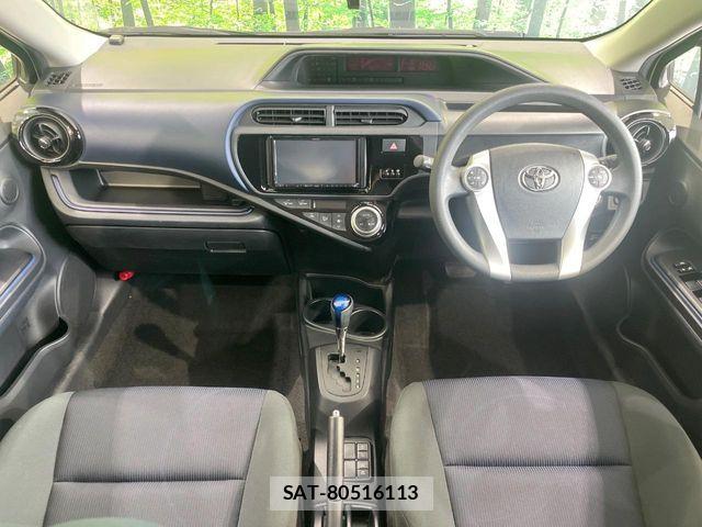 Toyota AQUA 2017-05 8228862-1