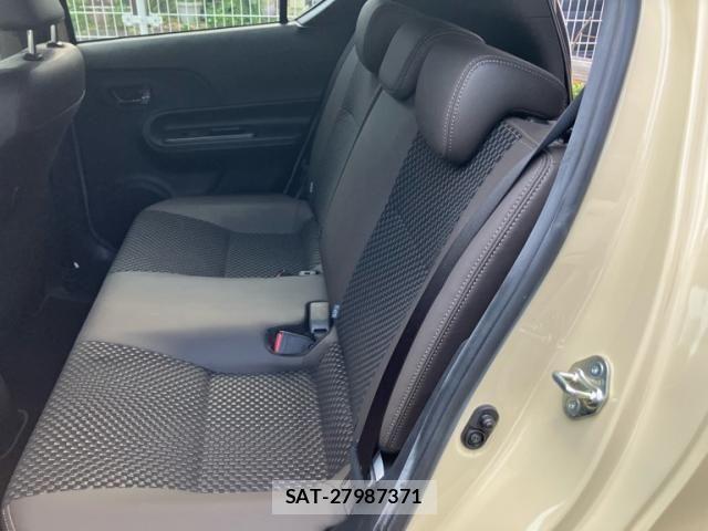 Toyota AQUA 2018-11 8228851-9