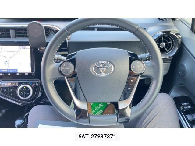 Toyota AQUA 2018-11 8228851-11