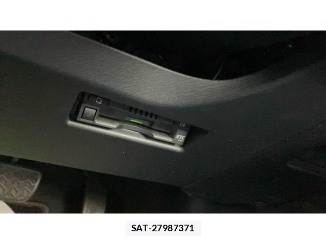 Toyota AQUA 2018-11 8228851-13