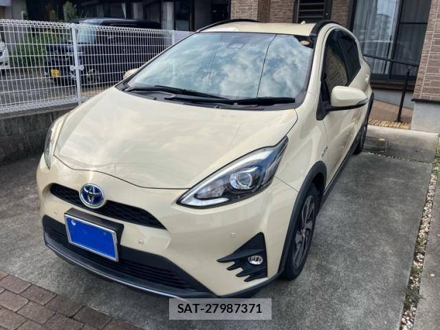 Toyota AQUA 2018-11 8228851-1