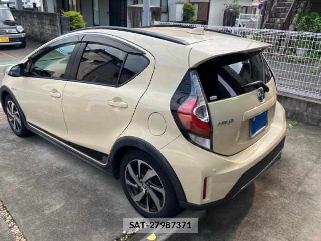 Toyota AQUA 2018-11 8228851-2
