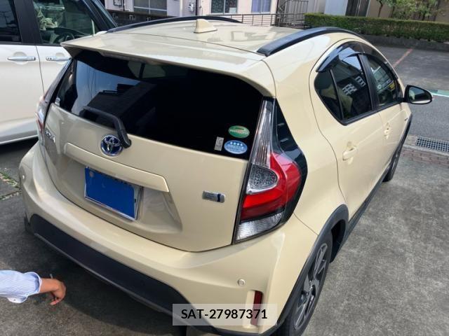 Toyota AQUA 2018-11 8228851-3