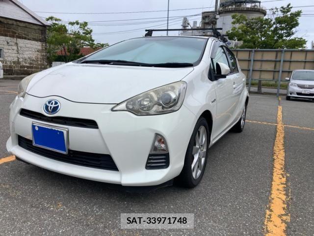 Toyota AQUA 2012-08 8228872-0