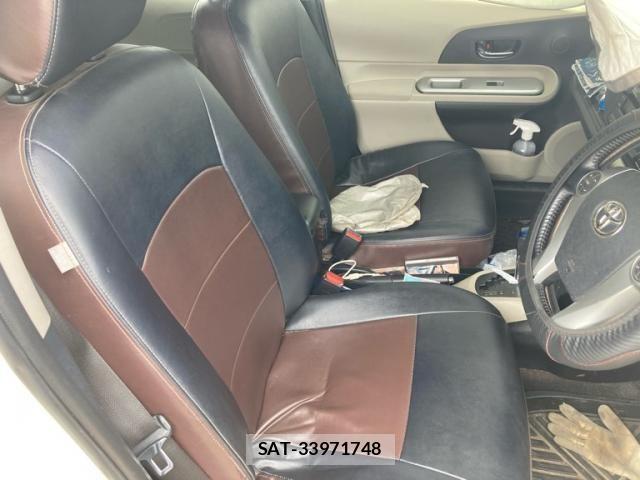 Toyota AQUA 2012-08 8228872-11