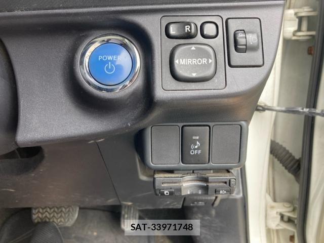 Toyota AQUA 2012-08 8228872-14