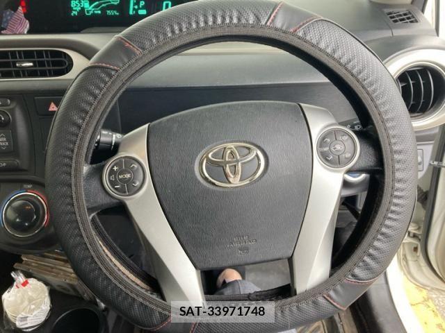 Toyota AQUA 2012-08 8228872-15