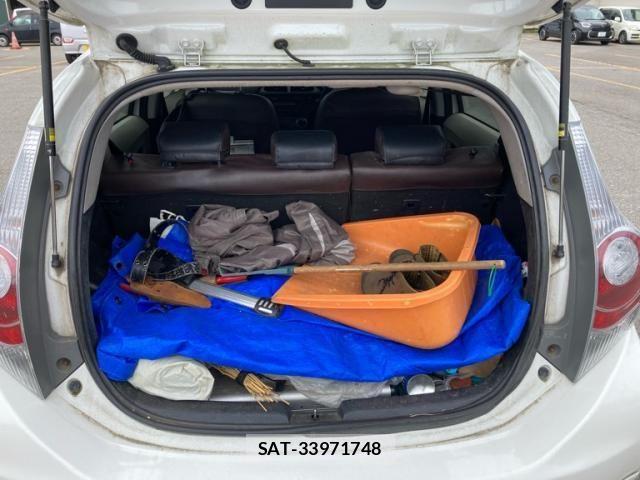 Toyota AQUA 2012-08 8228872-6
