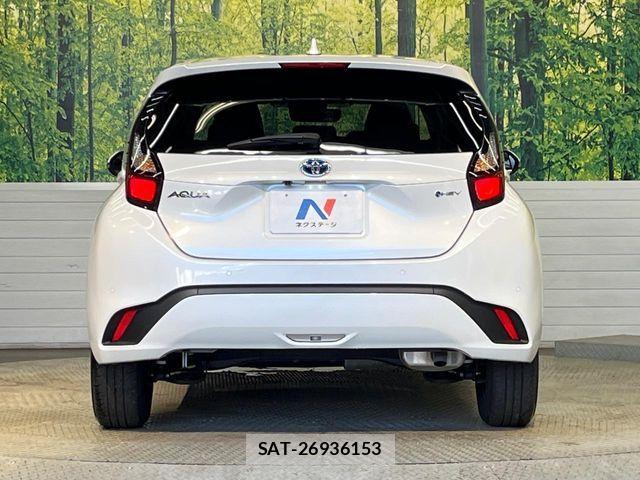 Toyota AQUA 2024-11 8228849-13