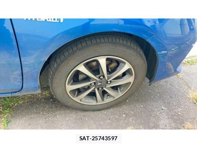 Toyota AQUA 2012-01 8228893-17