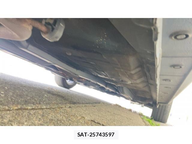 Toyota AQUA 2012-01 8228893-19