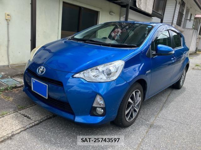 Toyota AQUA 2012-01 8228893-1