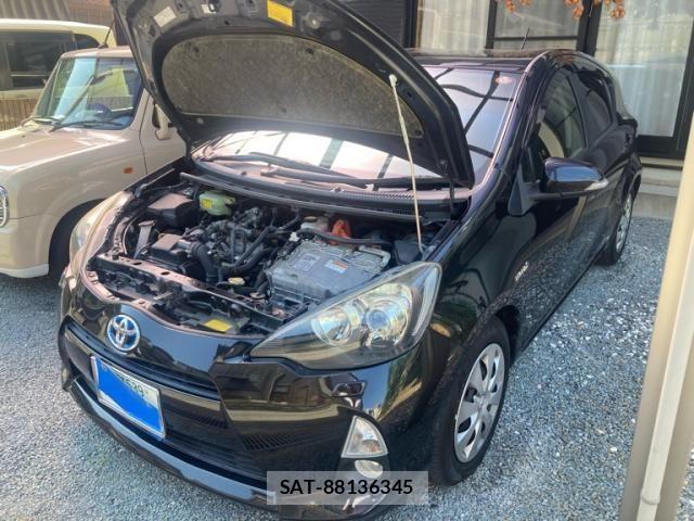 Toyota AQUA 2013-12 8228880-0