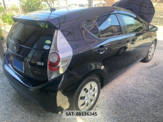 Toyota AQUA 2013-12 8228880-2
