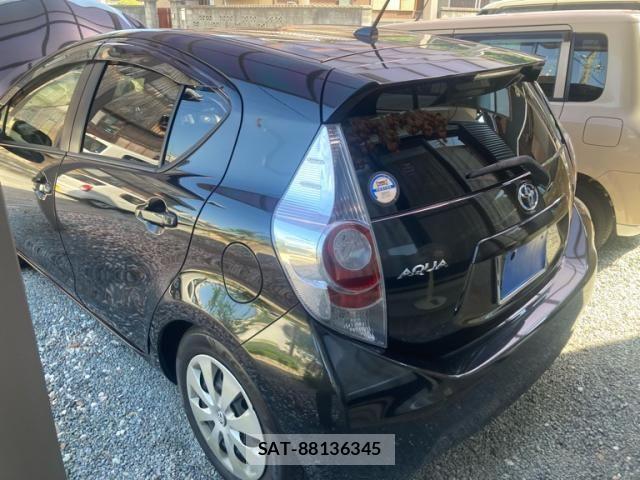 Toyota AQUA 2013-12 8228880-3