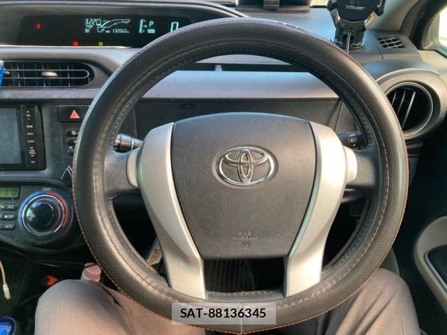 Toyota AQUA 2013-12 8228880-4