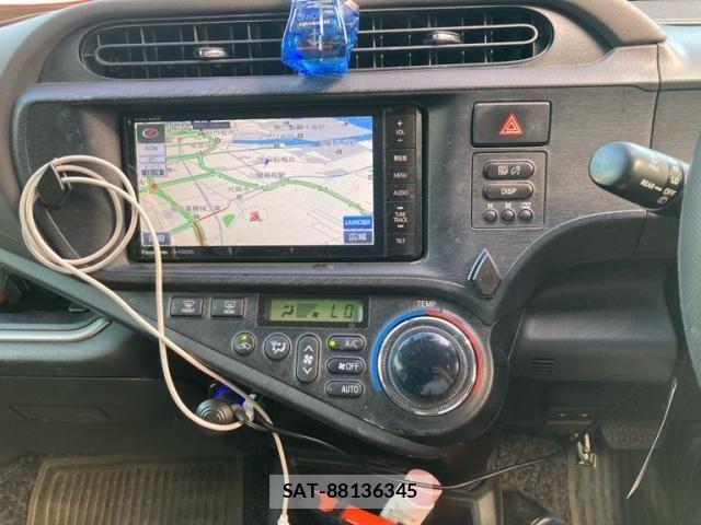 Toyota AQUA 2013-12 8228880-6
