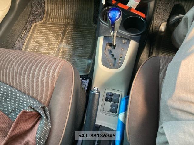 Toyota AQUA 2013-12 8228880-7