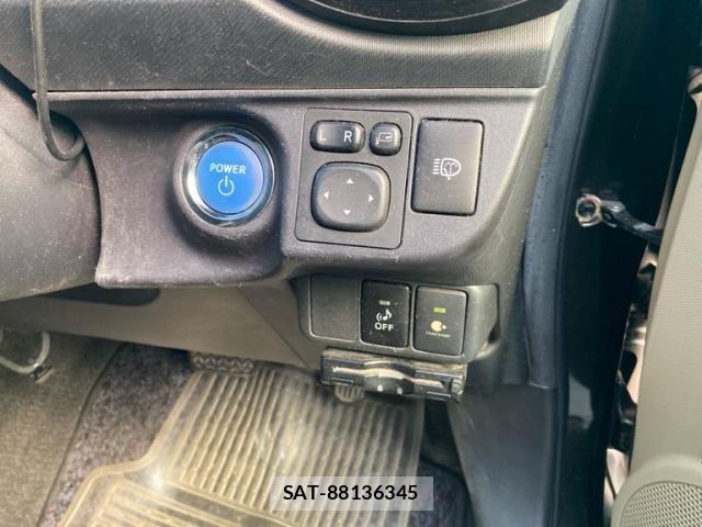 Toyota AQUA 2013-12 8228880-8