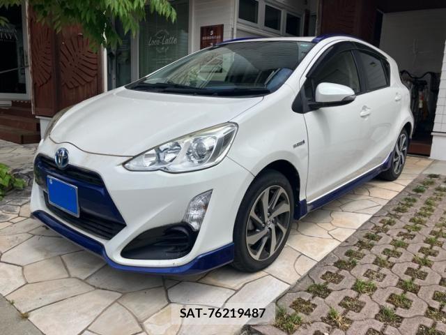 Toyota AQUA 2015-09 8228864-0