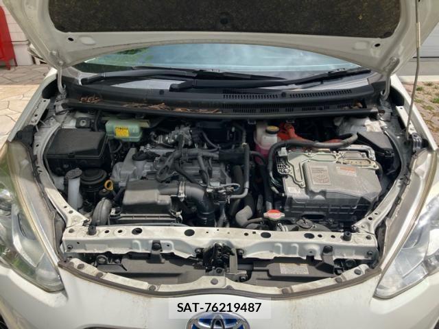 Toyota AQUA 2015-09 8228864-12