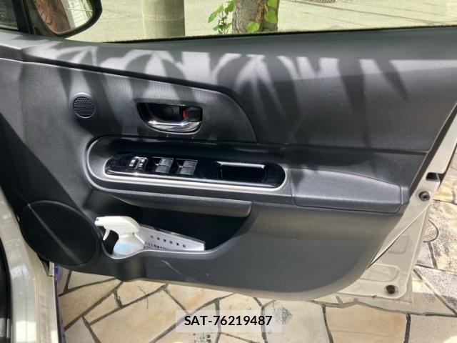 Toyota AQUA 2015-09 8228864-13