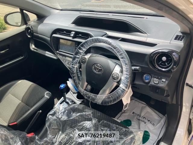 Toyota AQUA 2015-09 8228864-17