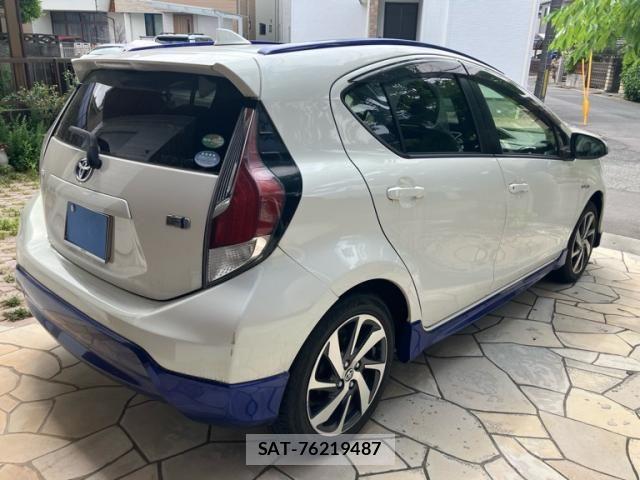 Toyota AQUA 2015-09 8228864-1