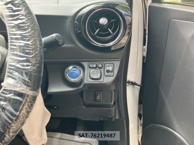 Toyota AQUA 2015-09 8228864-20