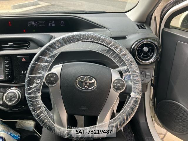 Toyota AQUA 2015-09 8228864-21