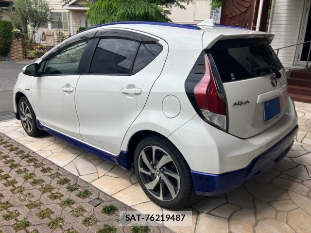 Toyota AQUA 2015-09 8228864-3