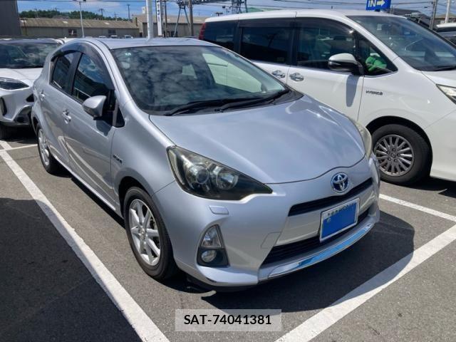 Toyota AQUA 2012-07 8228873-0