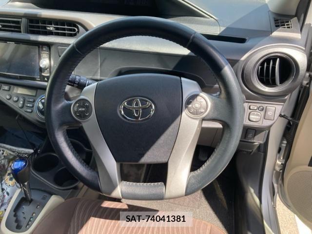 Toyota AQUA 2012-07 8228873-10
