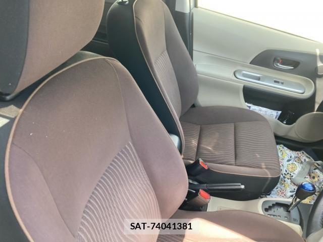 Toyota AQUA 2012-07 8228873-11