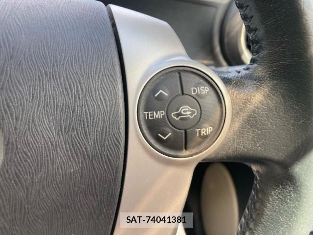 Toyota AQUA 2012-07 8228873-15