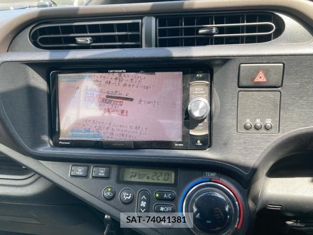 Toyota AQUA 2012-07 8228873-16