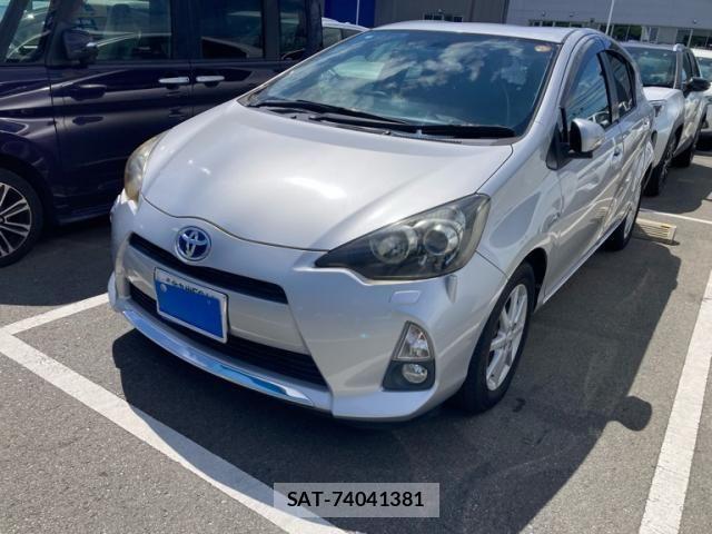 Toyota AQUA 2012-07 8228873-2